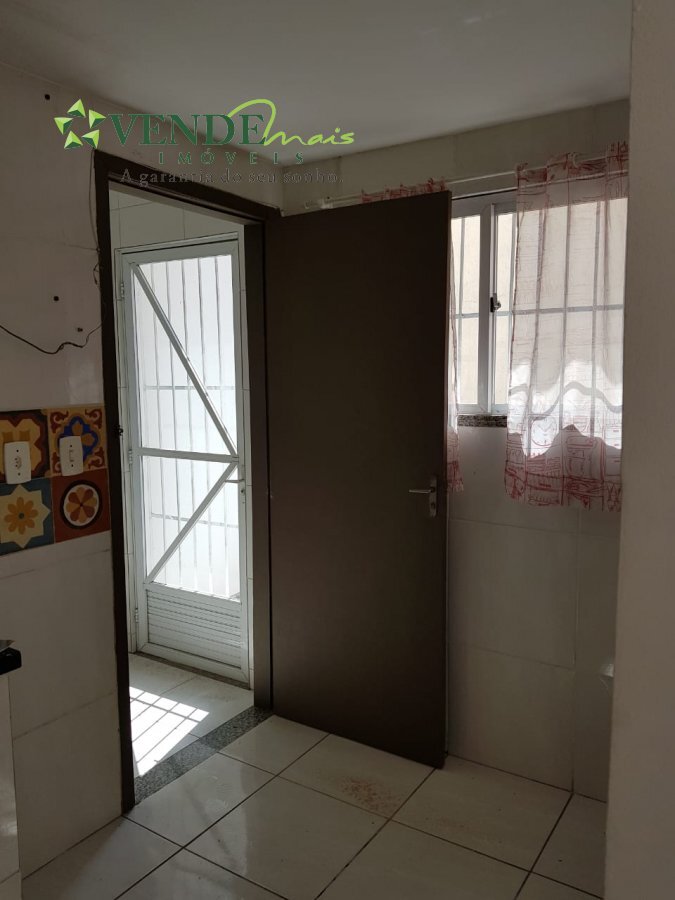 Casa à venda com 2 quartos, 60m² - Foto 11