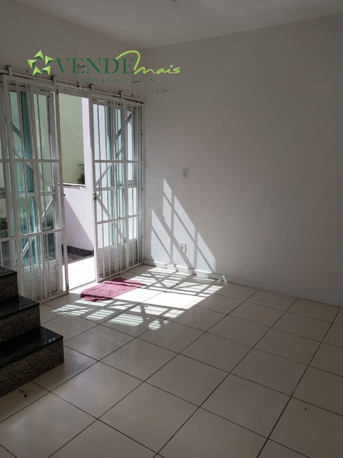 Casa à venda com 2 quartos, 60m² - Foto 5