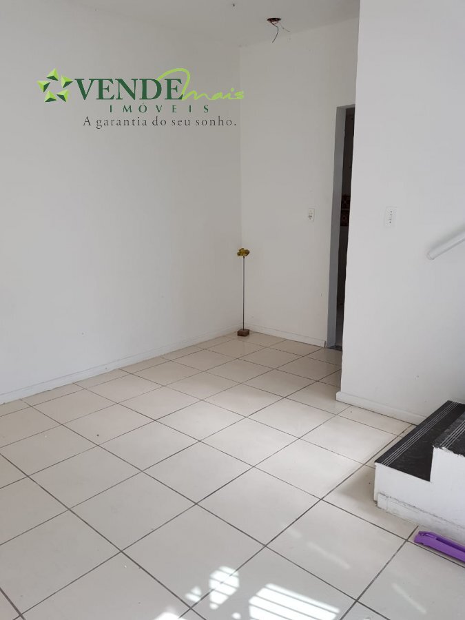 Casa à venda com 2 quartos, 60m² - Foto 6