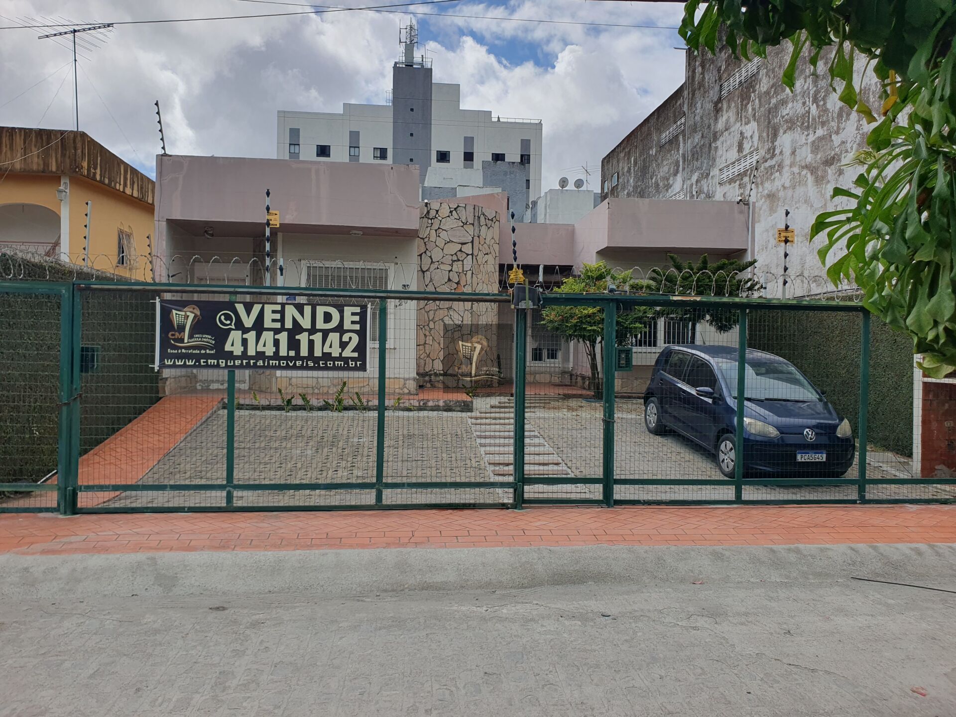 Casa à venda com 4 quartos, 170m² - Foto 1