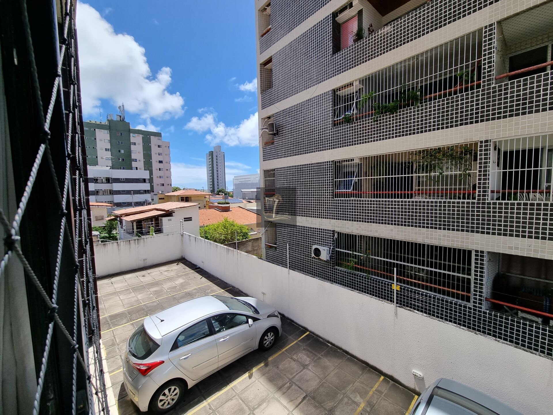 Apartamento à venda com 2 quartos, 65m² - Foto 2