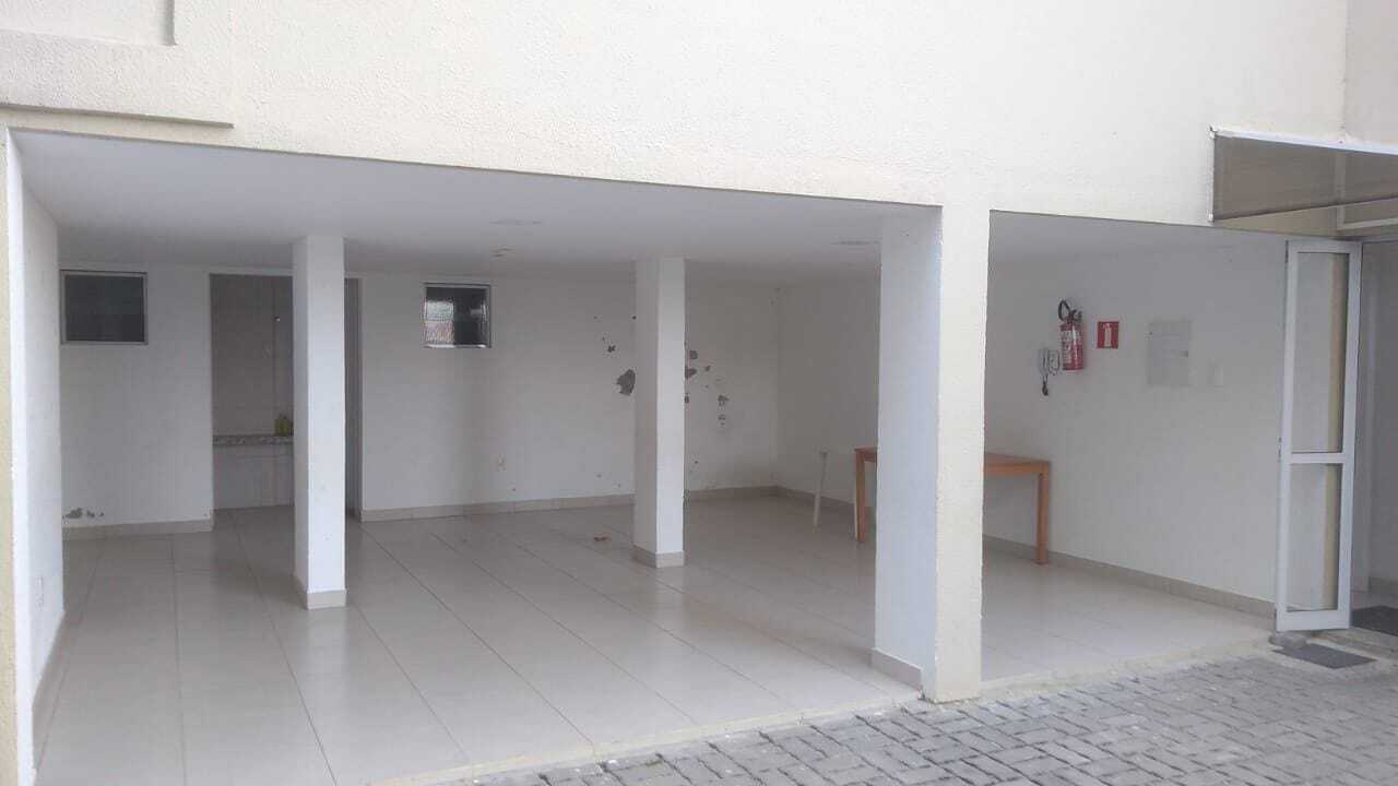 Apartamento - Buraquinho