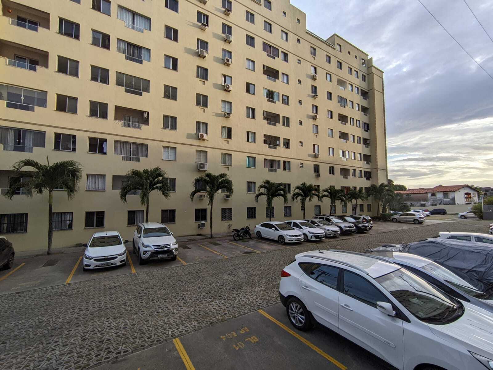 Apartamento - Buraquinho