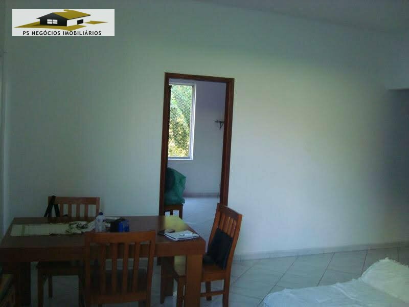 Apartamento à venda com 2 quartos, 75m² - Foto 2