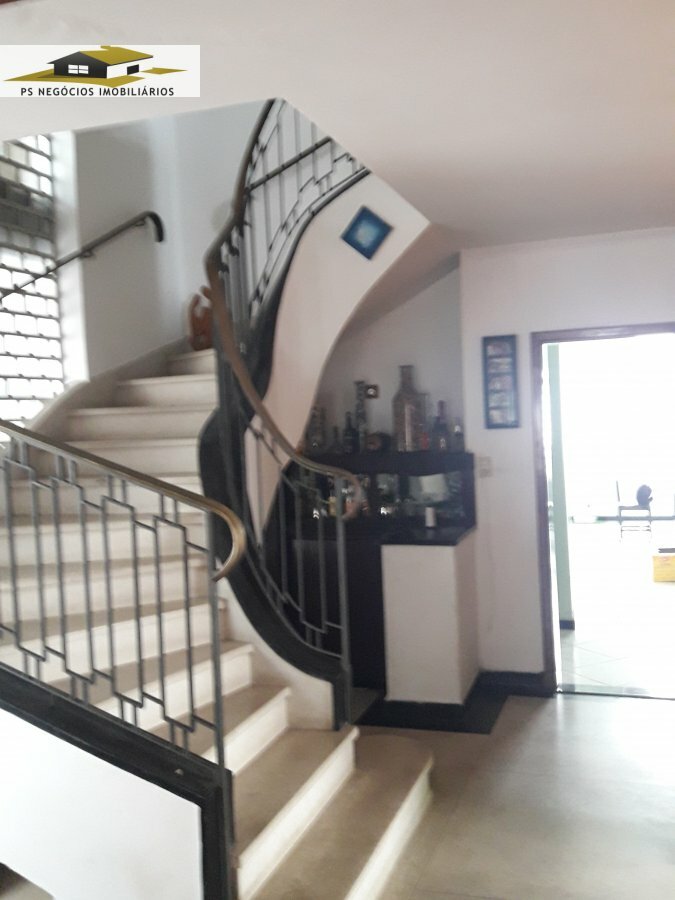 Sobrado à venda com 6 quartos, 360m² - Foto 1