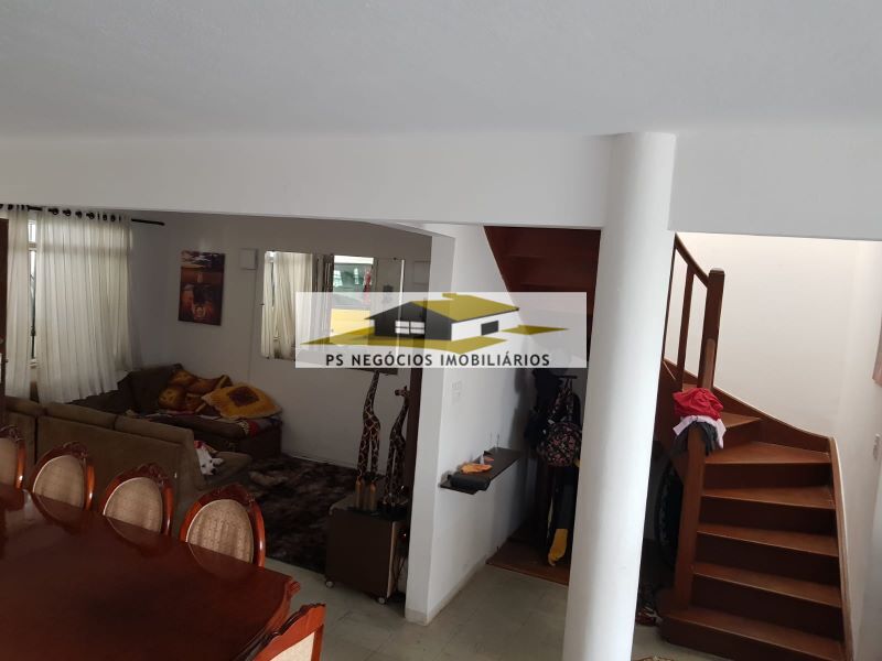 Sobrado à venda com 2 quartos, 180m² - Foto 1