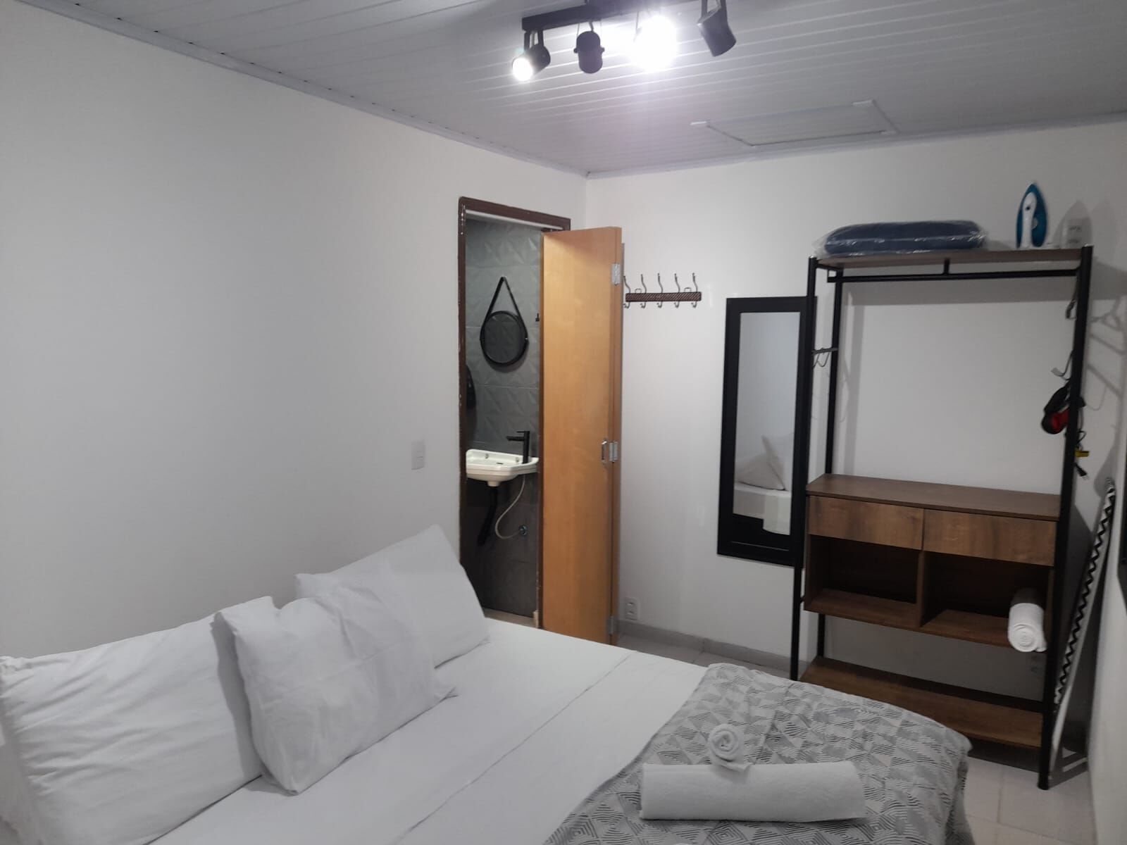 Kitnet e Studio à venda com 6 quartos, 185m² - Foto 1