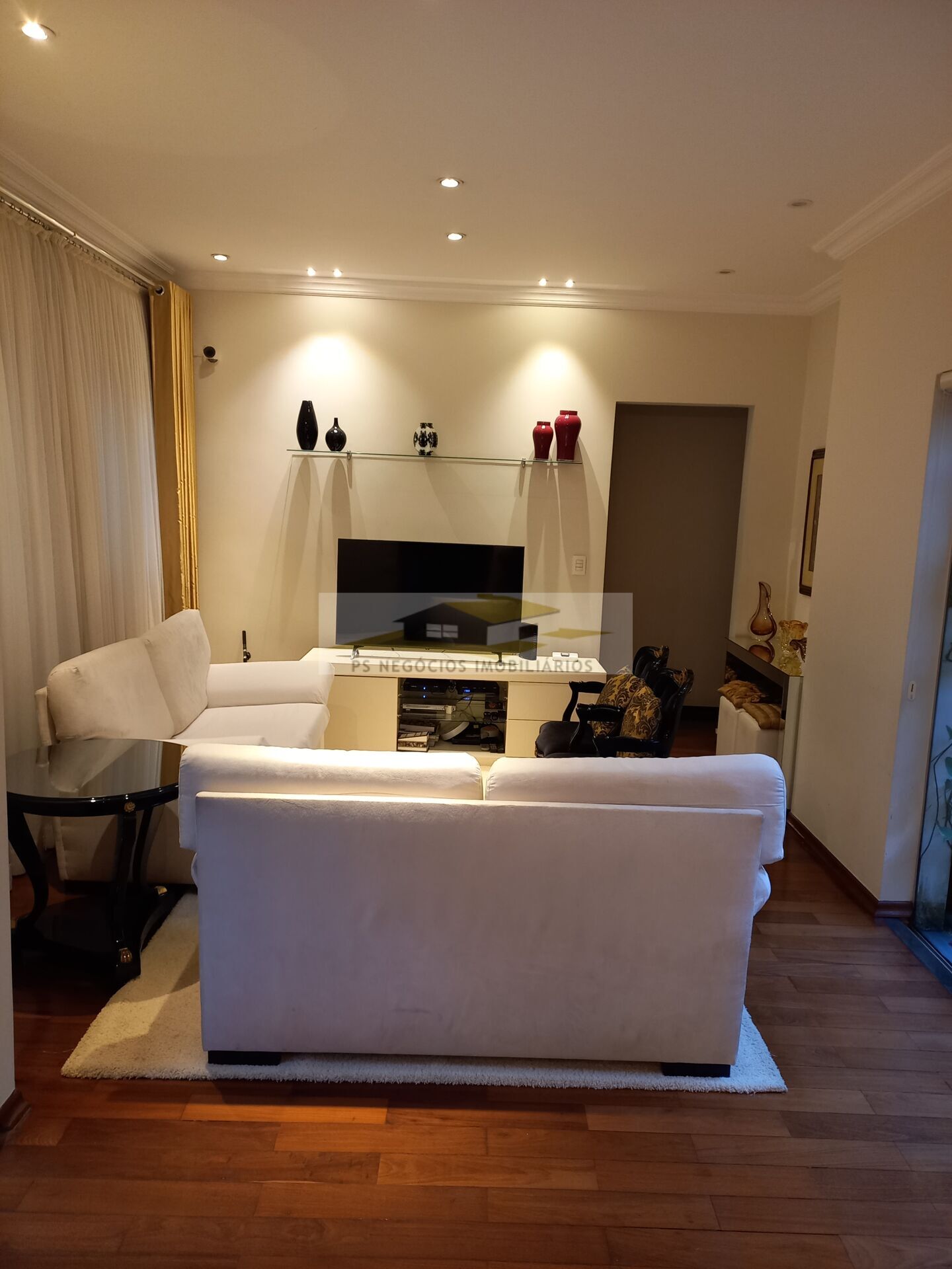 Casa à venda com 3 quartos, 252m² - Foto 1