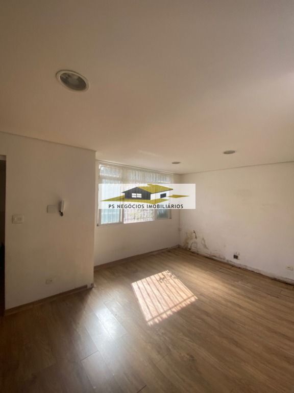 Casa à venda com 3 quartos, 225m² - Foto 1