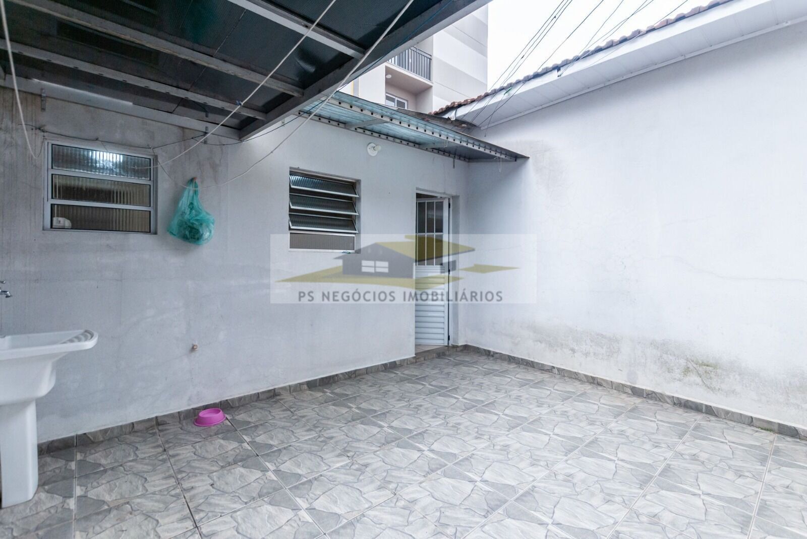 Casa à venda com 2 quartos, 110m² - Foto 1