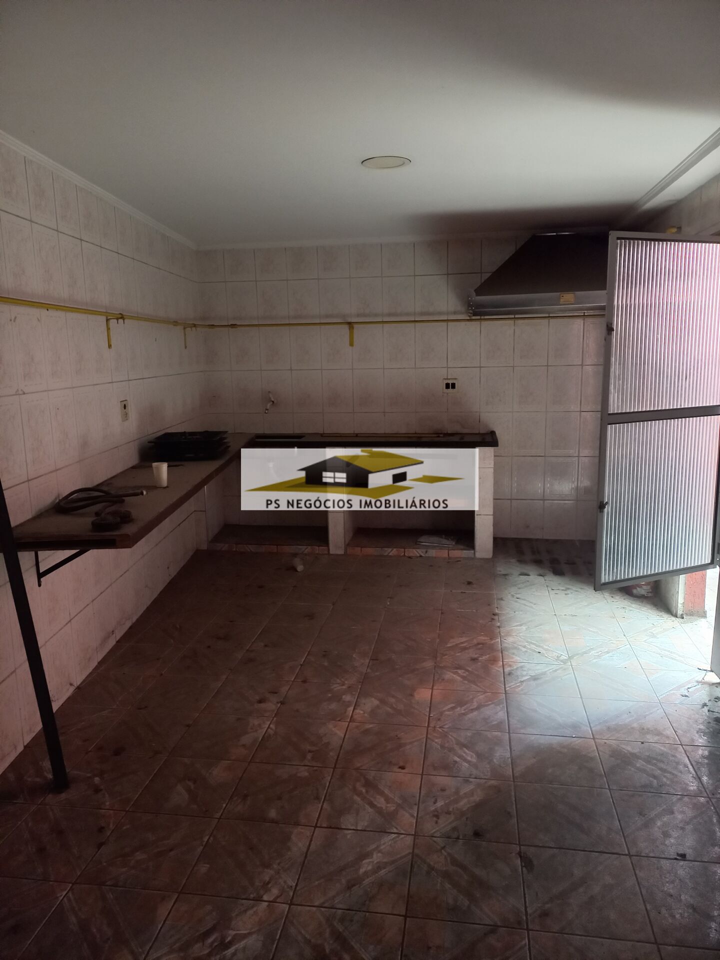 Casa para alugar com 8 quartos, 360m² - Foto 2