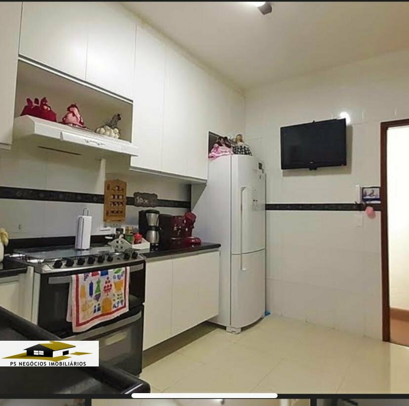 Casa à venda com 4 quartos, 200m² - Foto 13