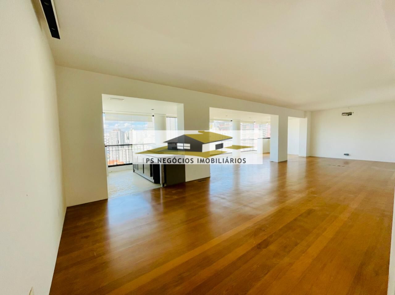 Apartamento à venda com 3 quartos, 215m² - Foto 1