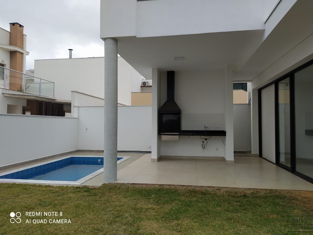 Casa de Condomínio à venda com 3 quartos, 220m² - Foto 3