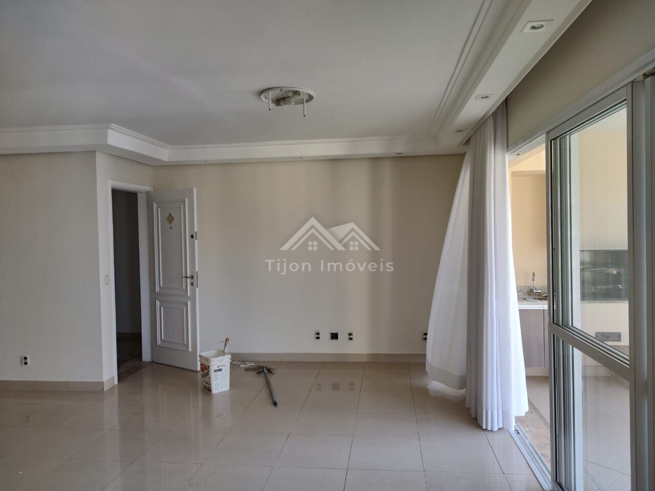 Apartamento à venda com 3 quartos, 135m² - Foto 2