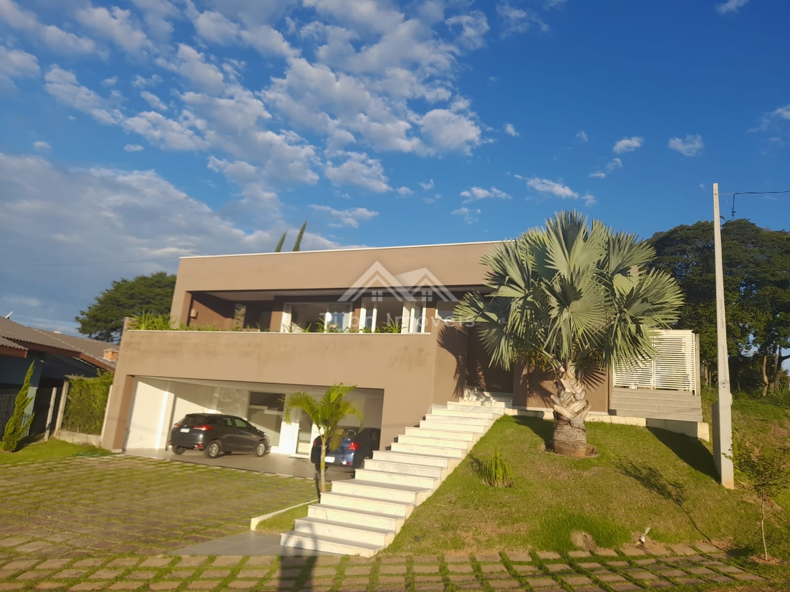 Casa de Condomínio à venda com 3 quartos, 420m² - Foto 1