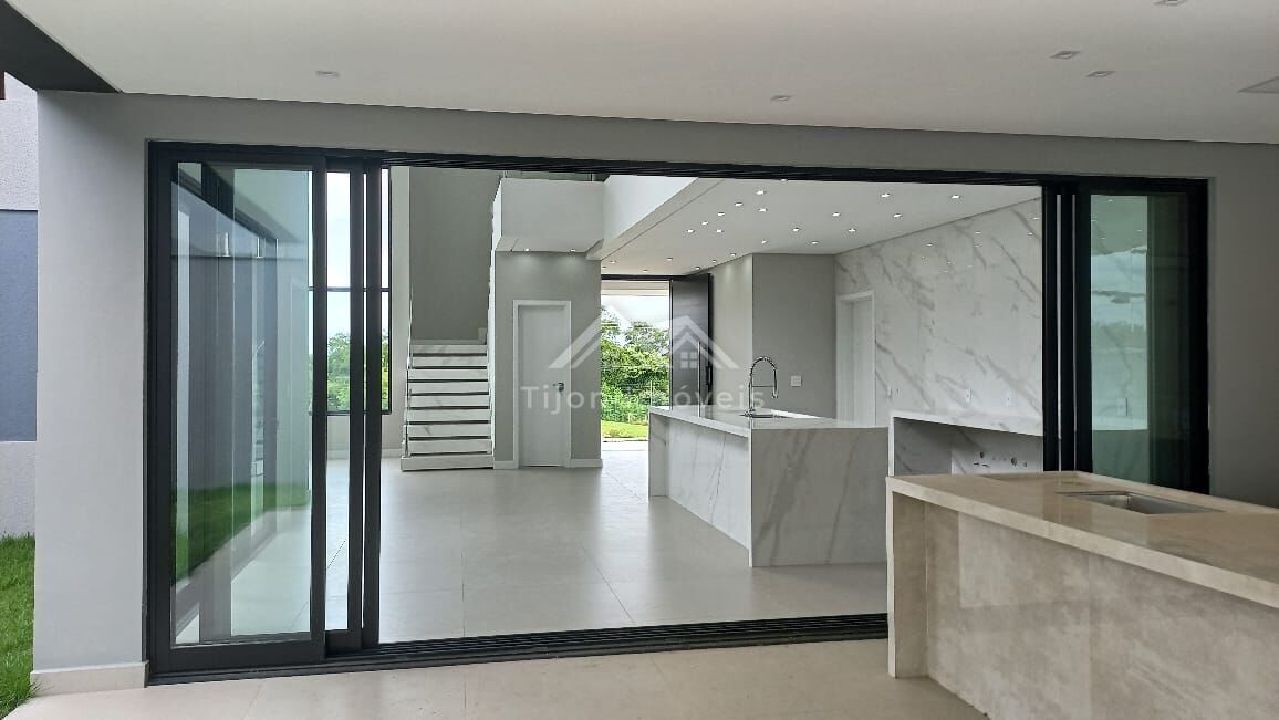 Casa à venda com 4 quartos, 310m² - Foto 7