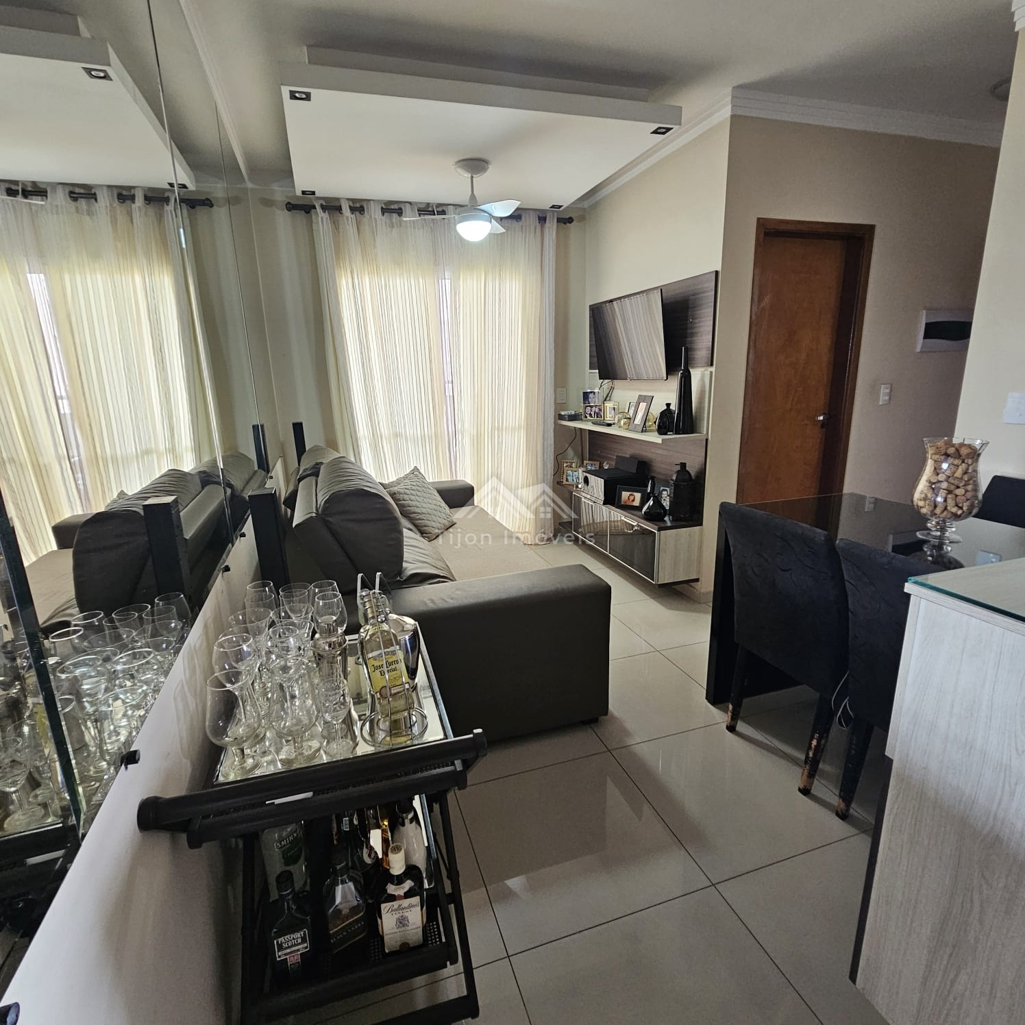 Apartamento à venda com 2 quartos, 60m² - Foto 1