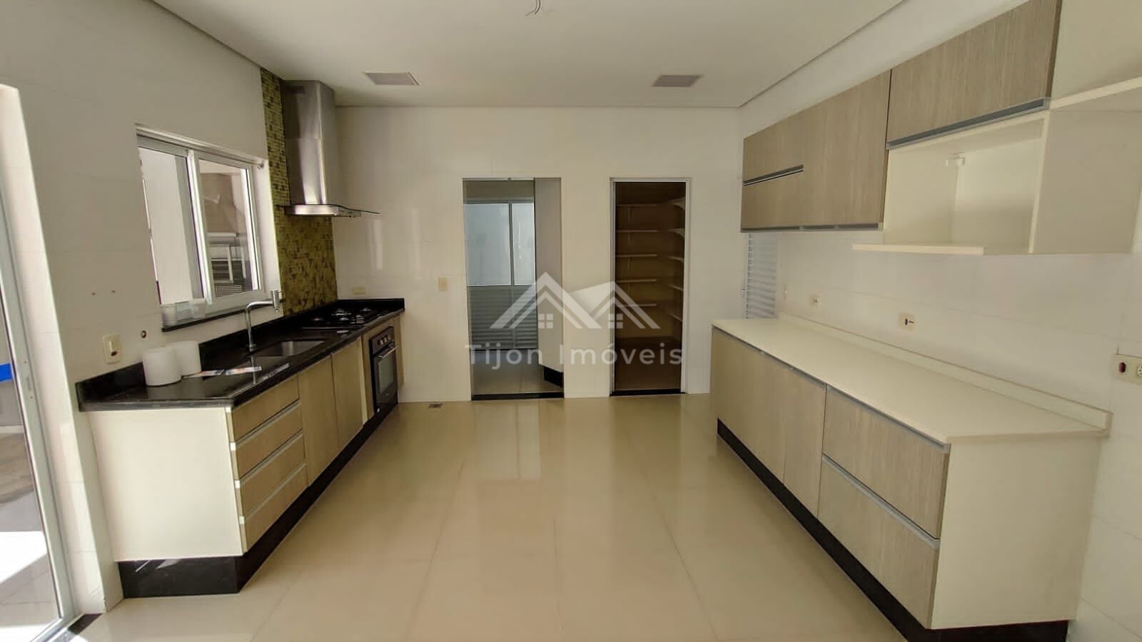 Casa para alugar com 4 quartos, 289m² - Foto 5