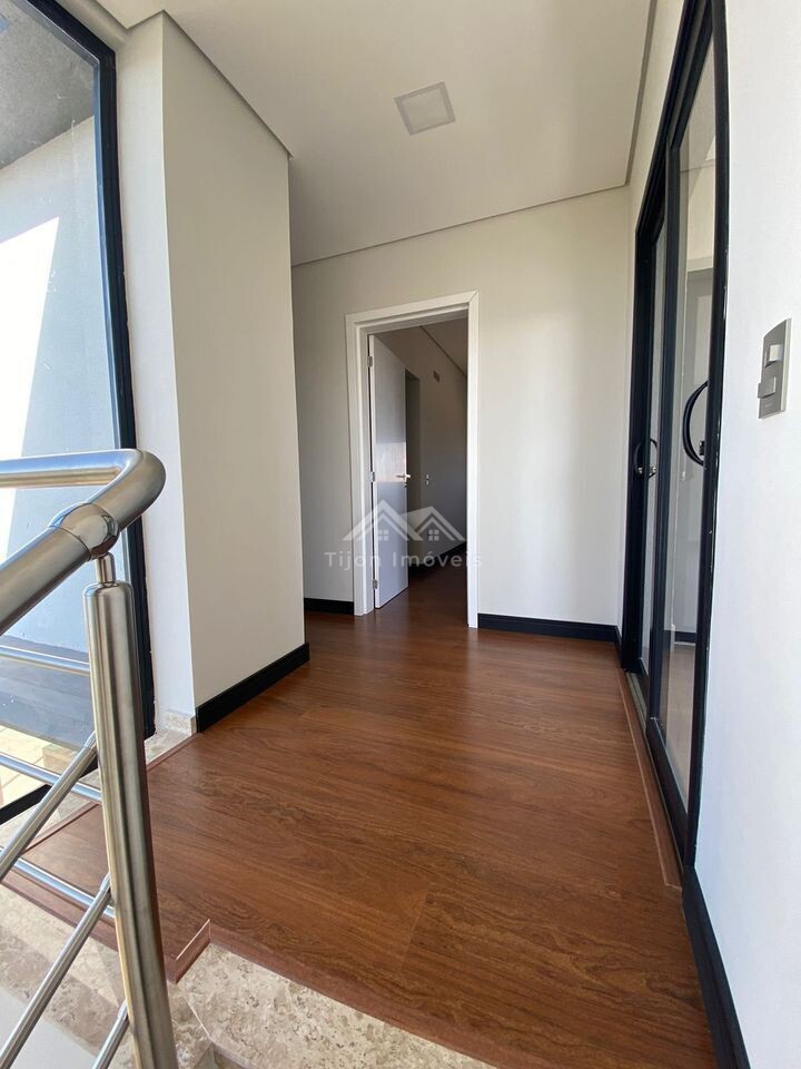 Casa à venda com 3 quartos, 338m² - Foto 2