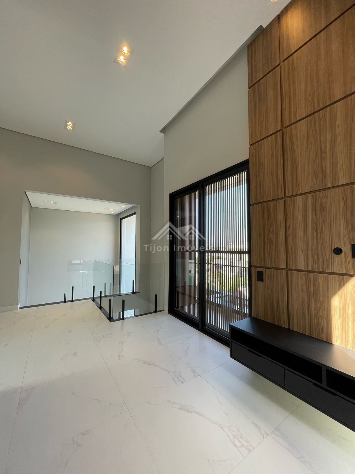 Casa à venda com 3 quartos, 231m² - Foto 2