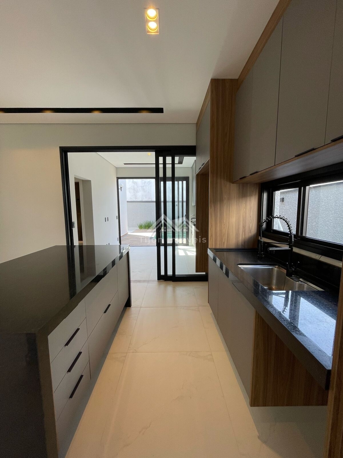 Casa à venda com 3 quartos, 231m² - Foto 5