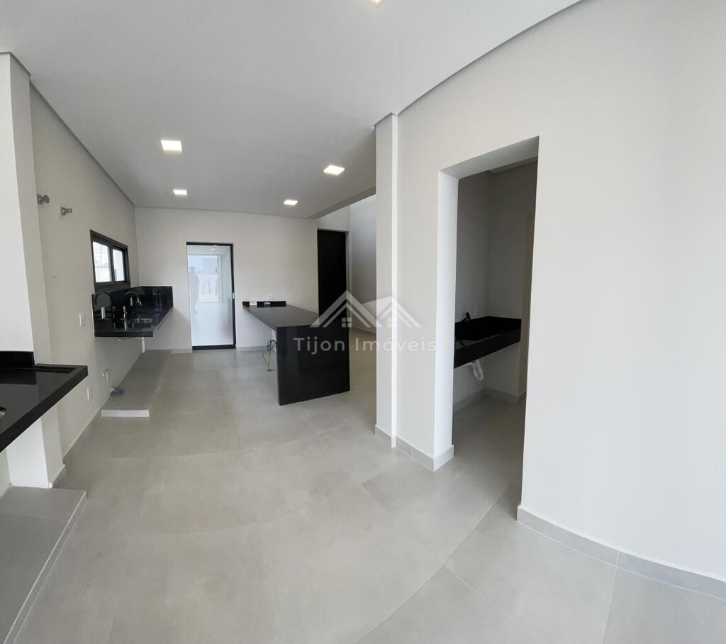 Casa à venda com 3 quartos, 200m² - Foto 4