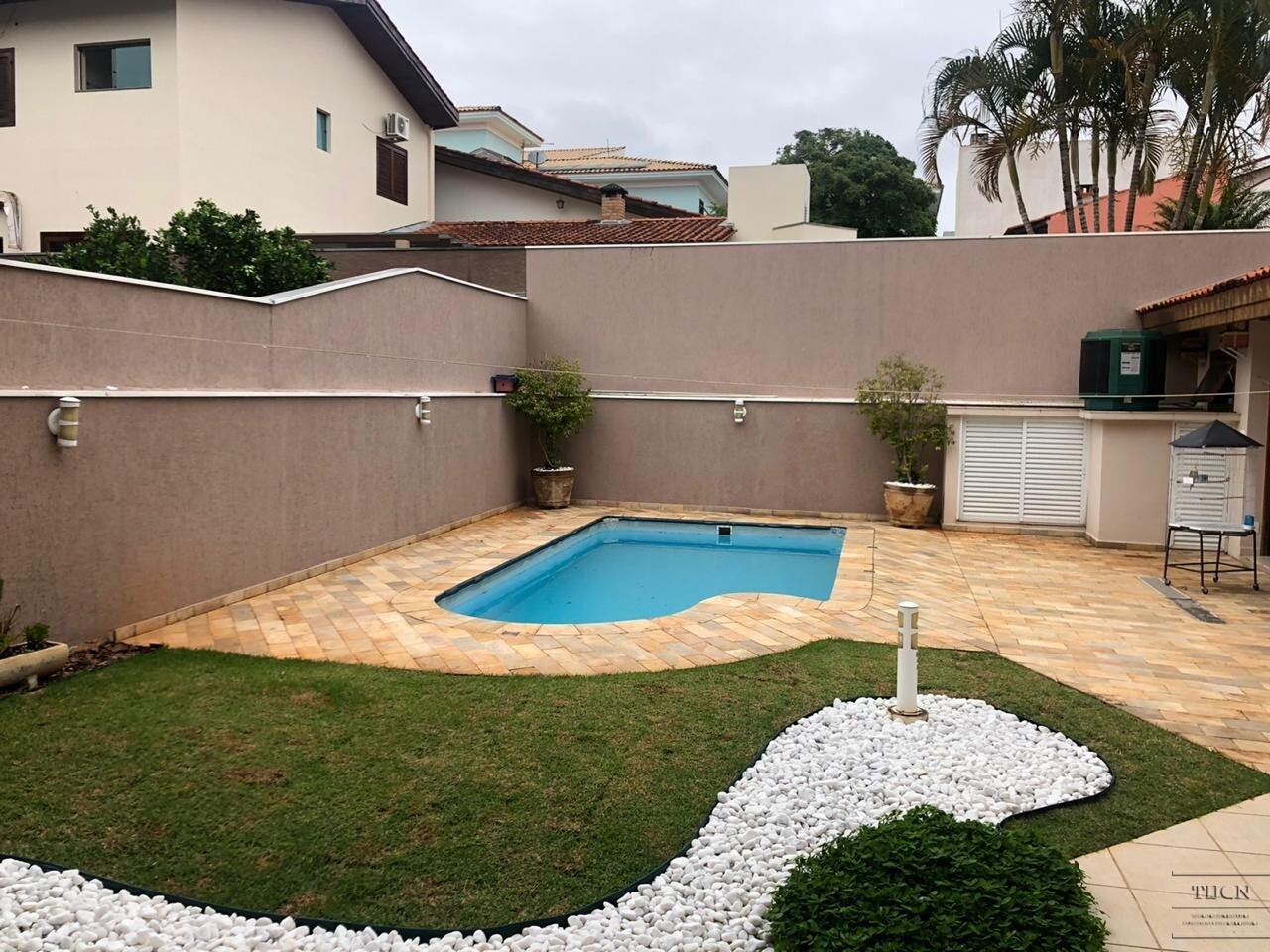 Casa de Condomínio à venda com 3 quartos, 300m² - Foto 2