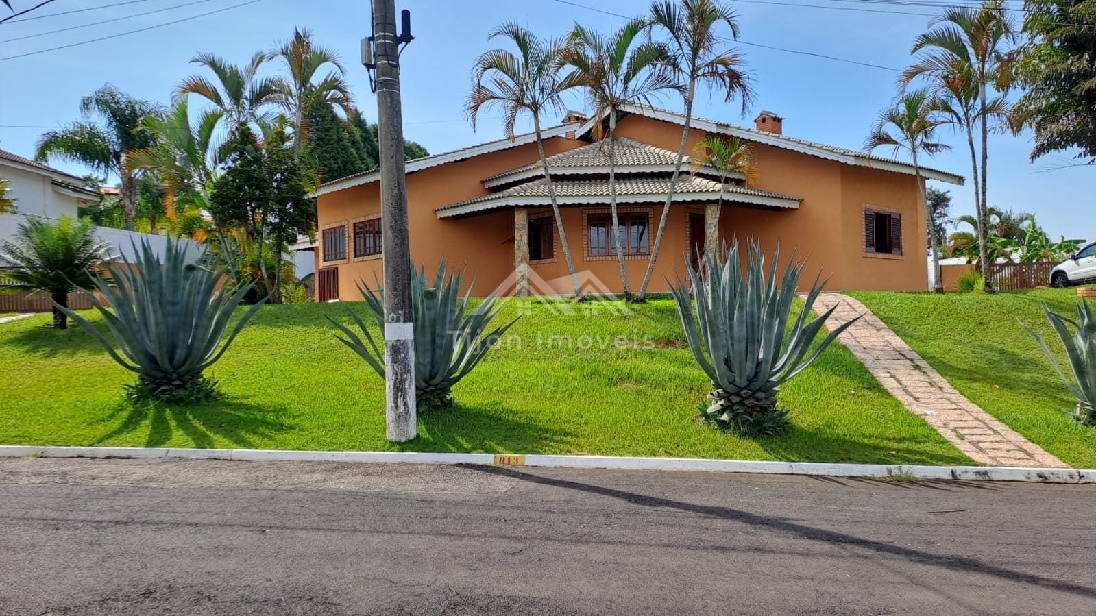 Casa de Condomínio à venda com 3 quartos, 250m² - Foto 2