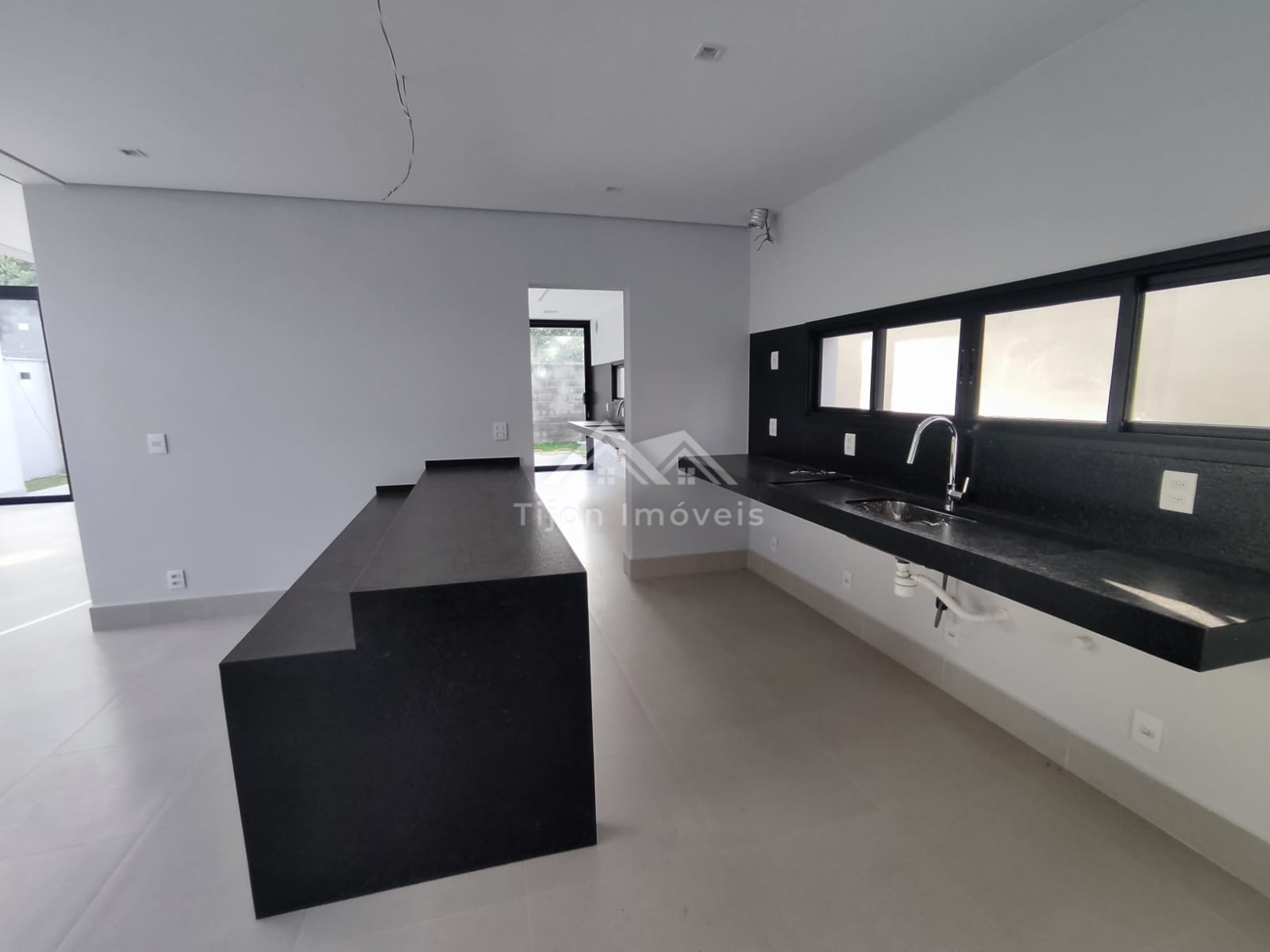 Casa à venda com 4 quartos, 340m² - Foto 4