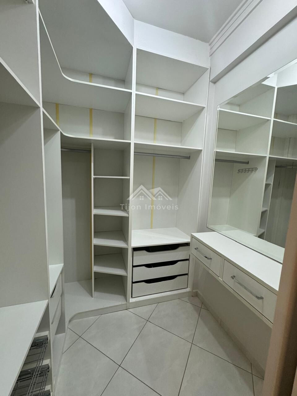 Apartamento para alugar com 3 quartos, 135m² - Foto 28