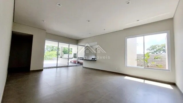 Casa à venda com 4 quartos, 270m² - Foto 4