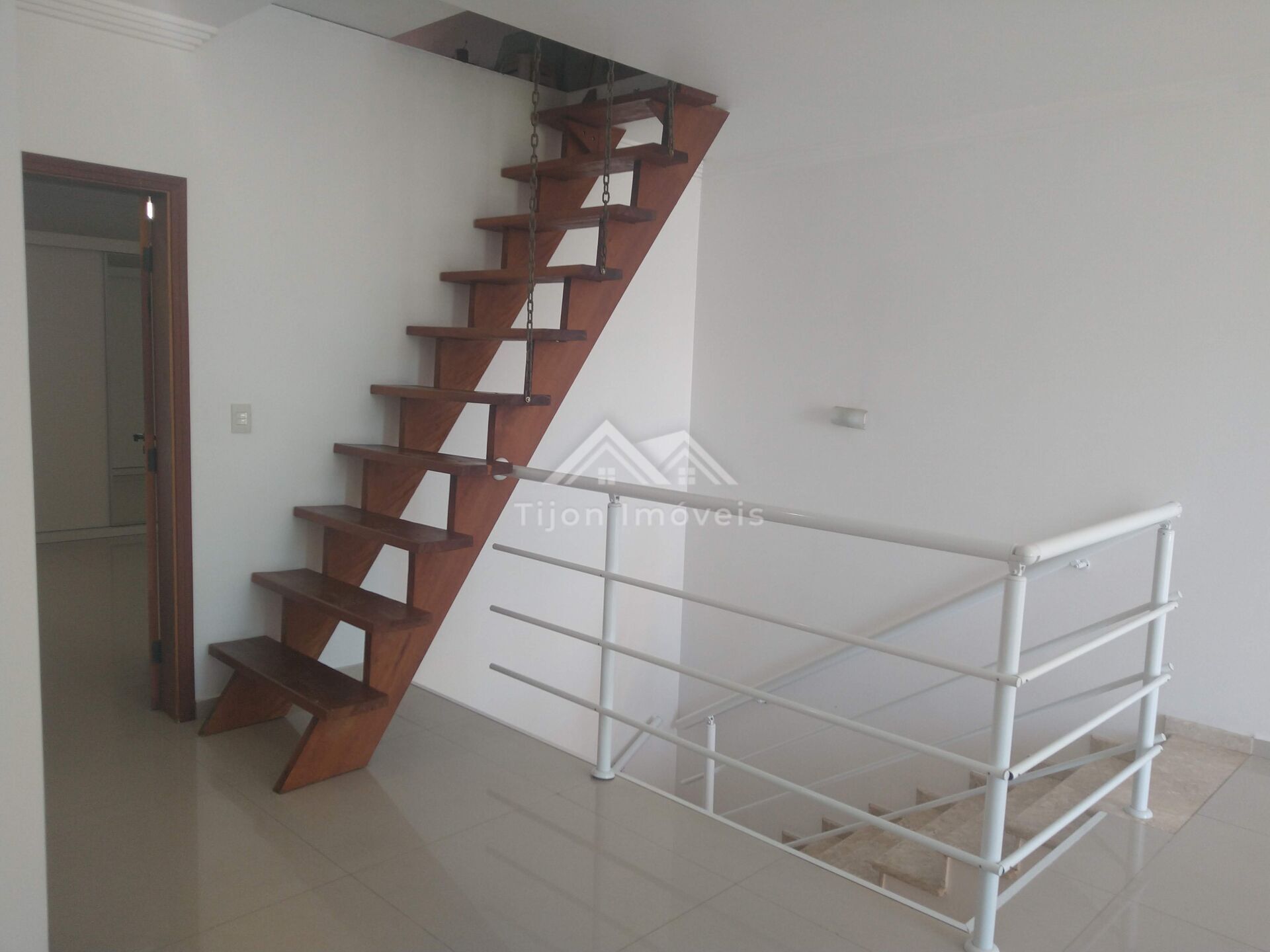 Casa de Condomínio para alugar com 4 quartos, 300m² - Foto 6