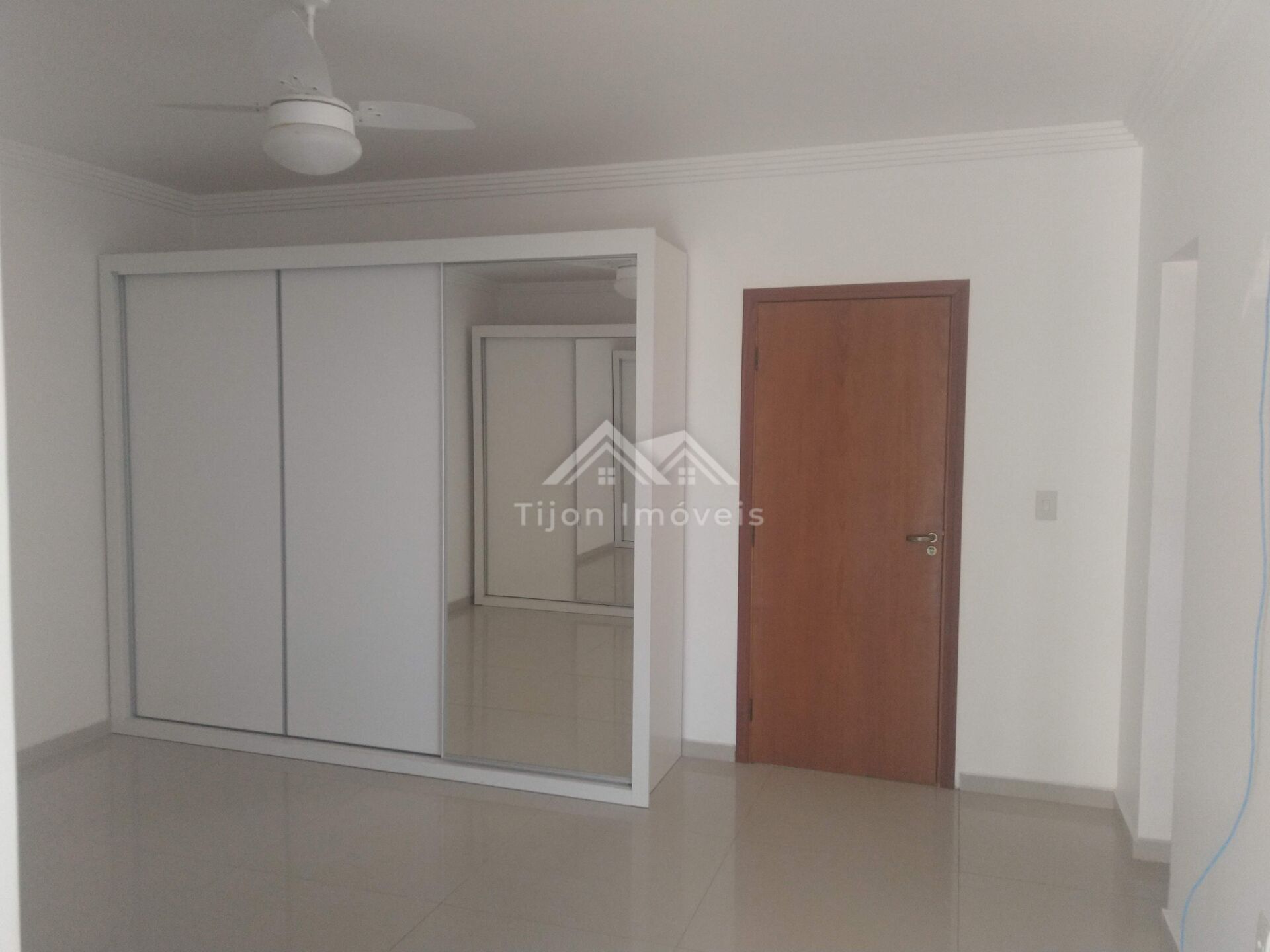 Casa de Condomínio para alugar com 4 quartos, 300m² - Foto 14