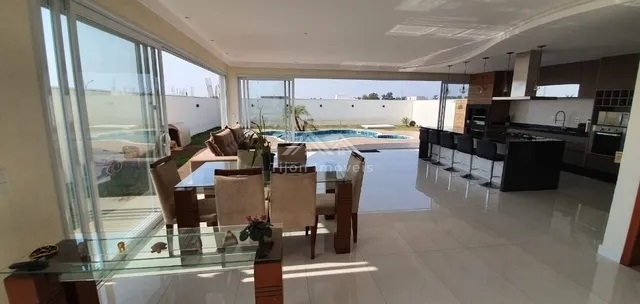 Sobrado à venda com 4 quartos, 296m² - Foto 2