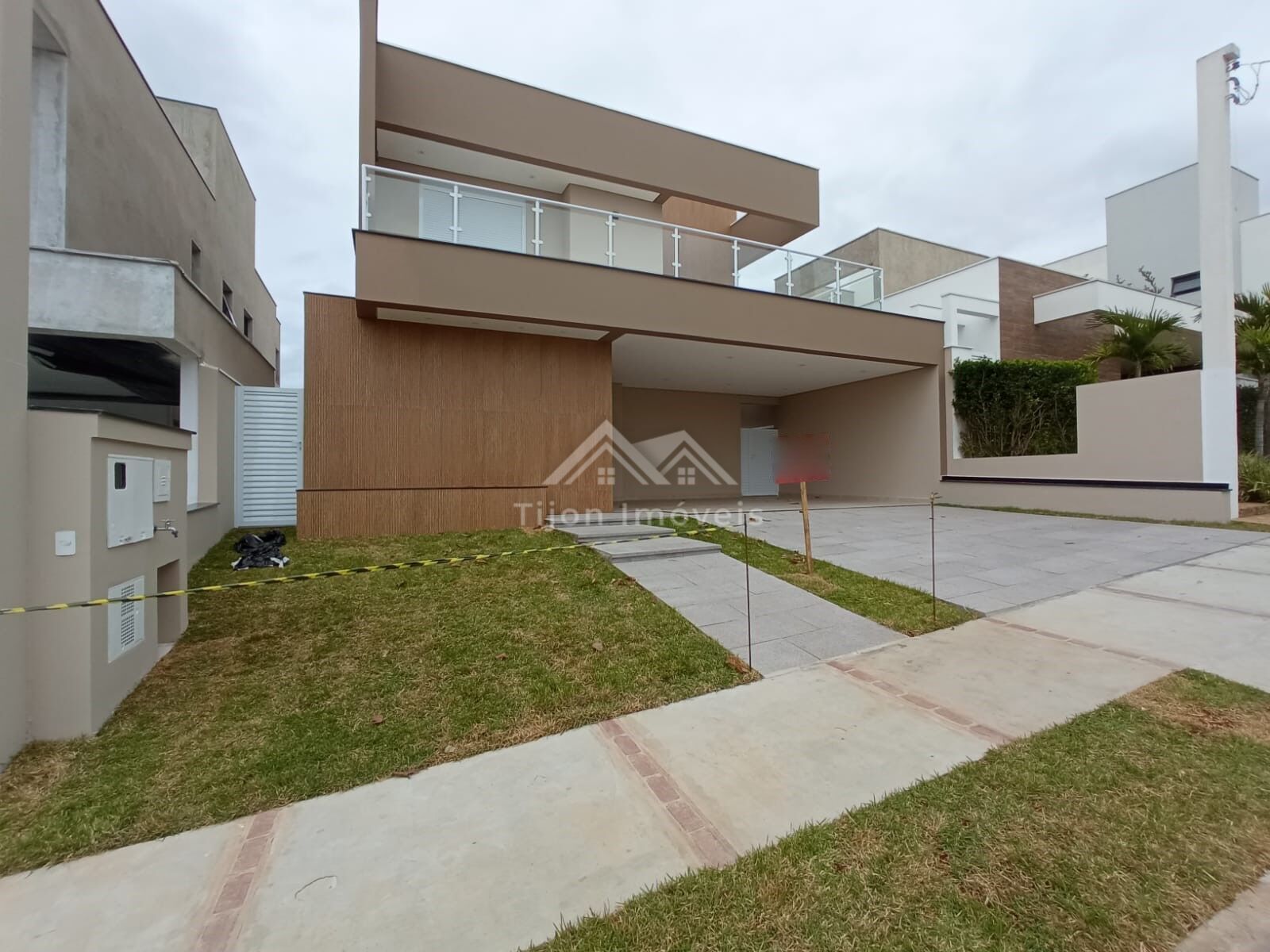 Casa à venda com 3 quartos, 251m² - Foto 2