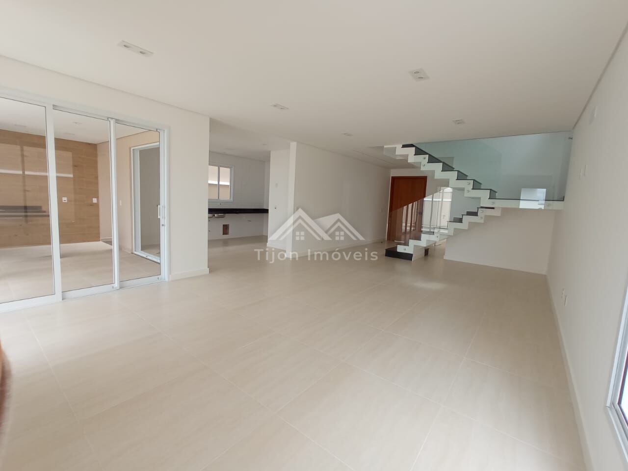 Casa à venda com 3 quartos, 251m² - Foto 4