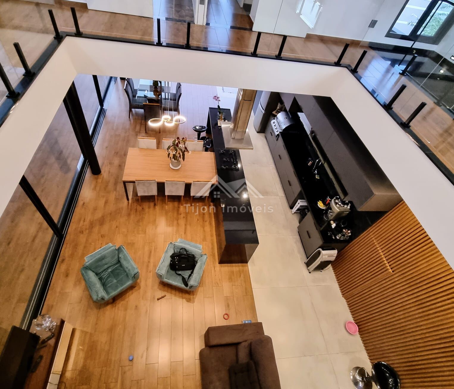 Casa de Condomínio à venda com 3 quartos, 270m² - Foto 1