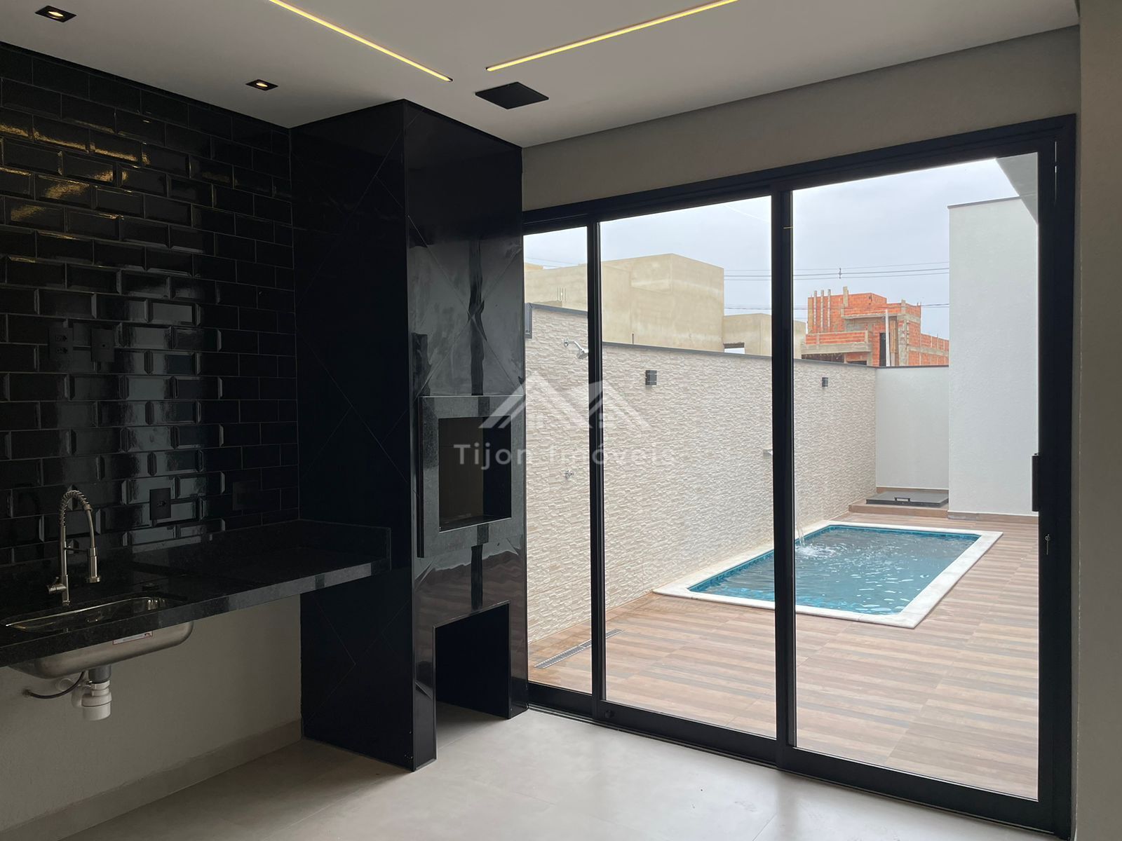 Casa de Condomínio à venda com 3 quartos, 140m² - Foto 3