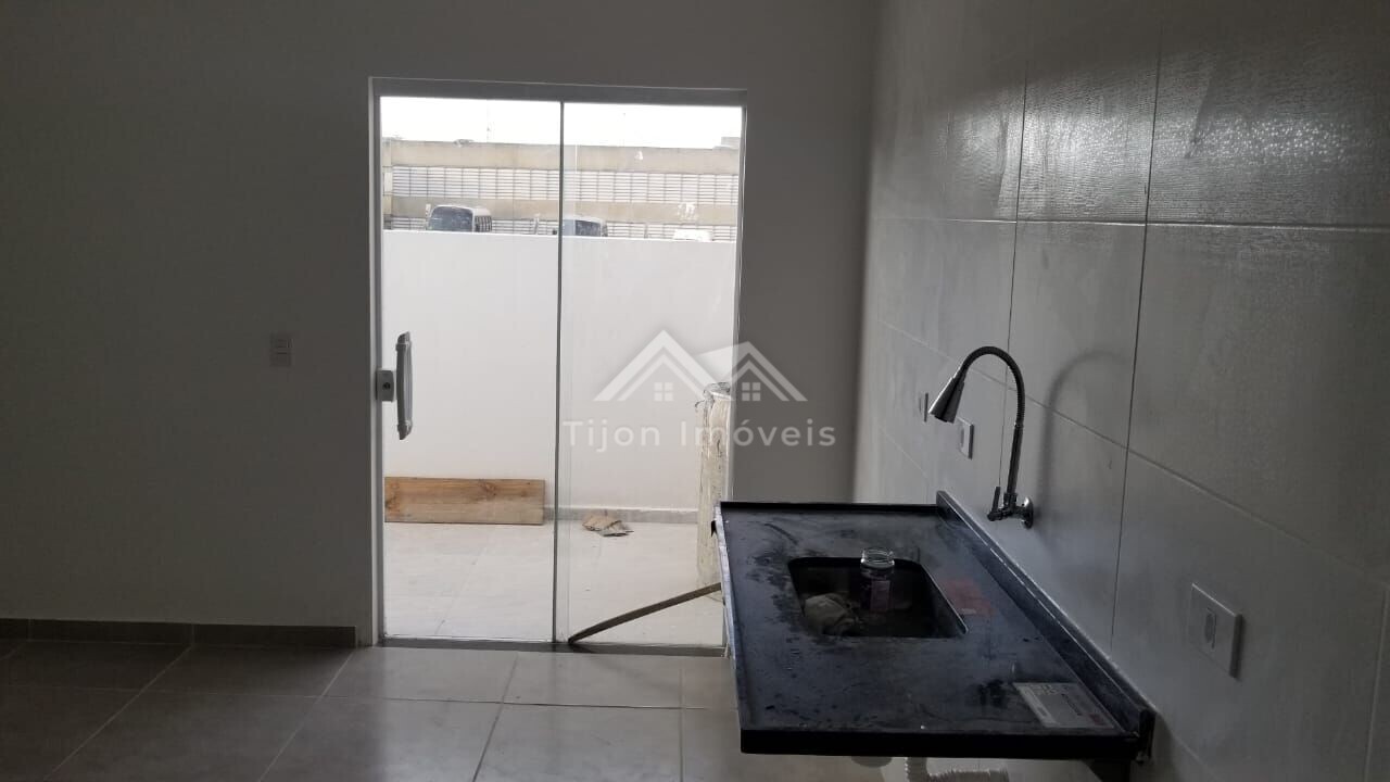 Casa à venda com 2 quartos, 80m² - Foto 4