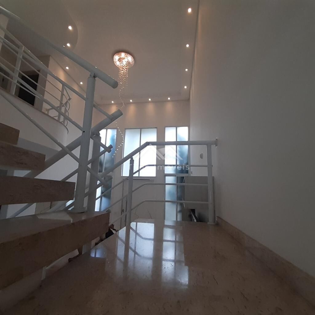 Casa de Condomínio à venda com 3 quartos, 235m² - Foto 2