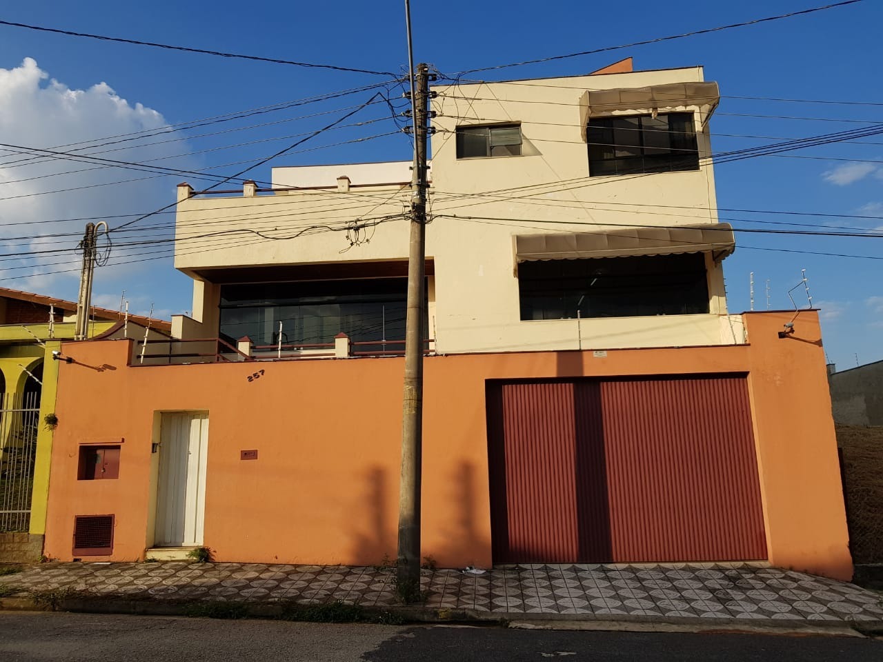 Sobrado à venda com 6 quartos, 430m² - Foto 1