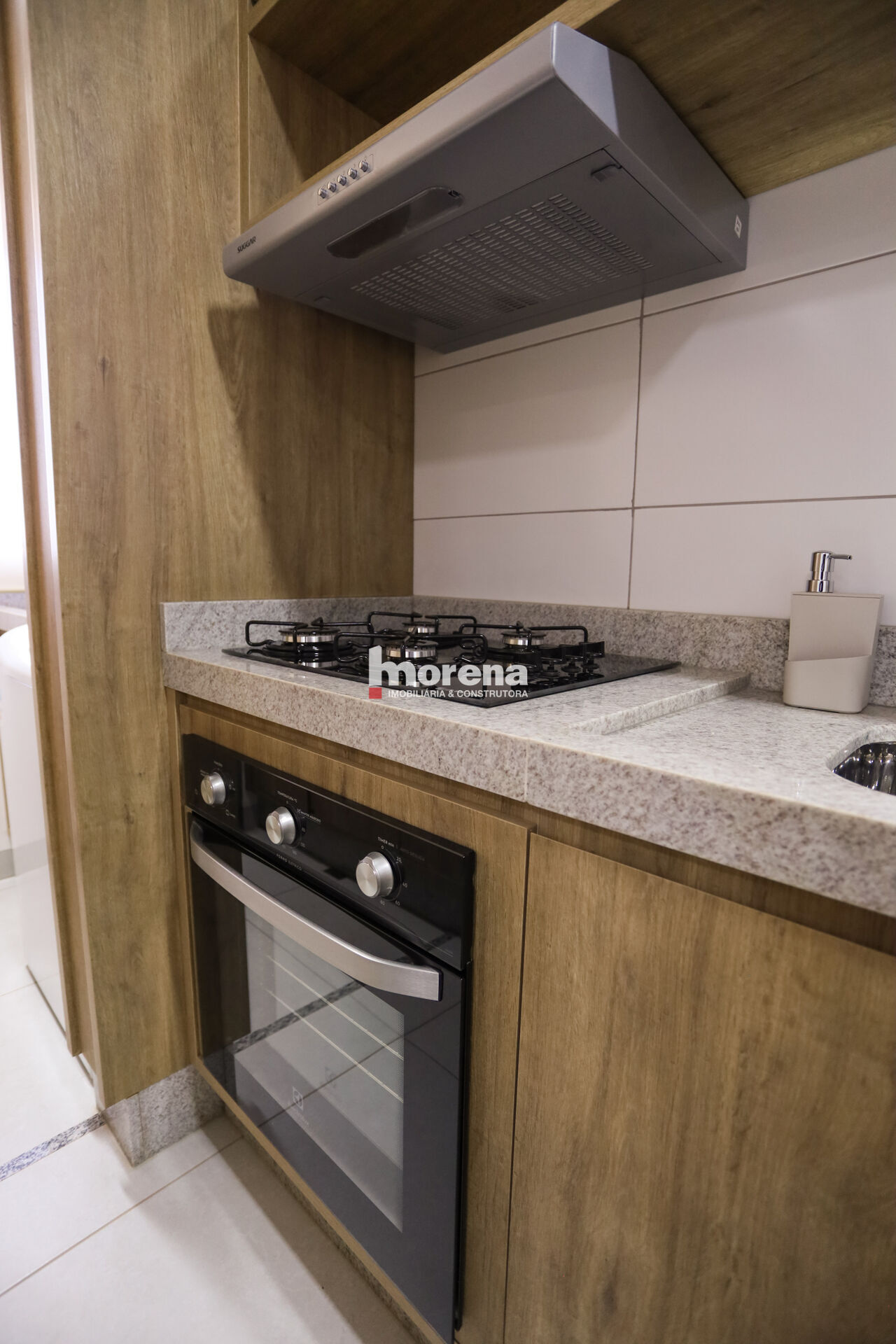 Cozinha do apartamento mobiliado