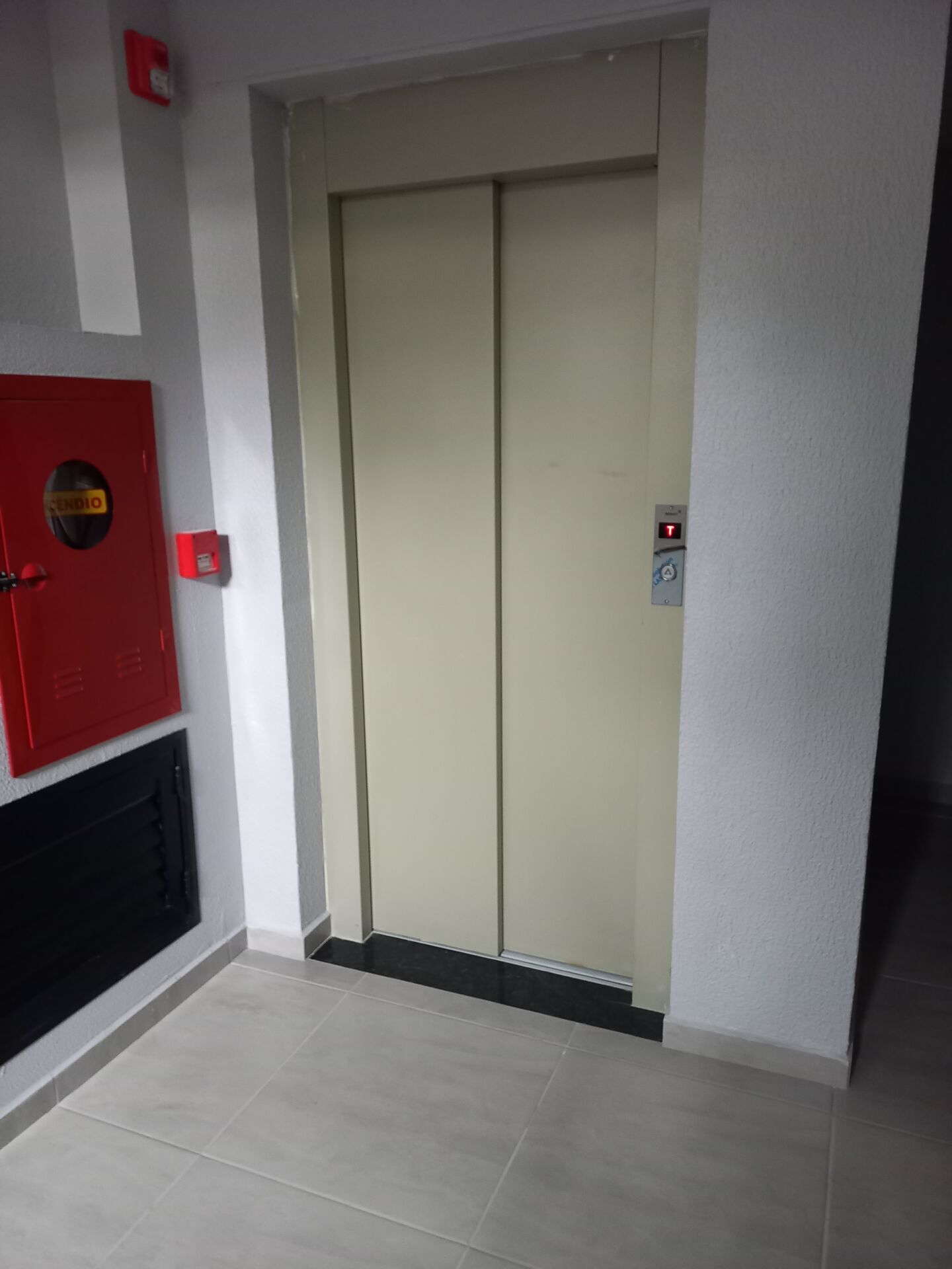 Apartamento à venda com 2 quartos, 62m² - Foto 2