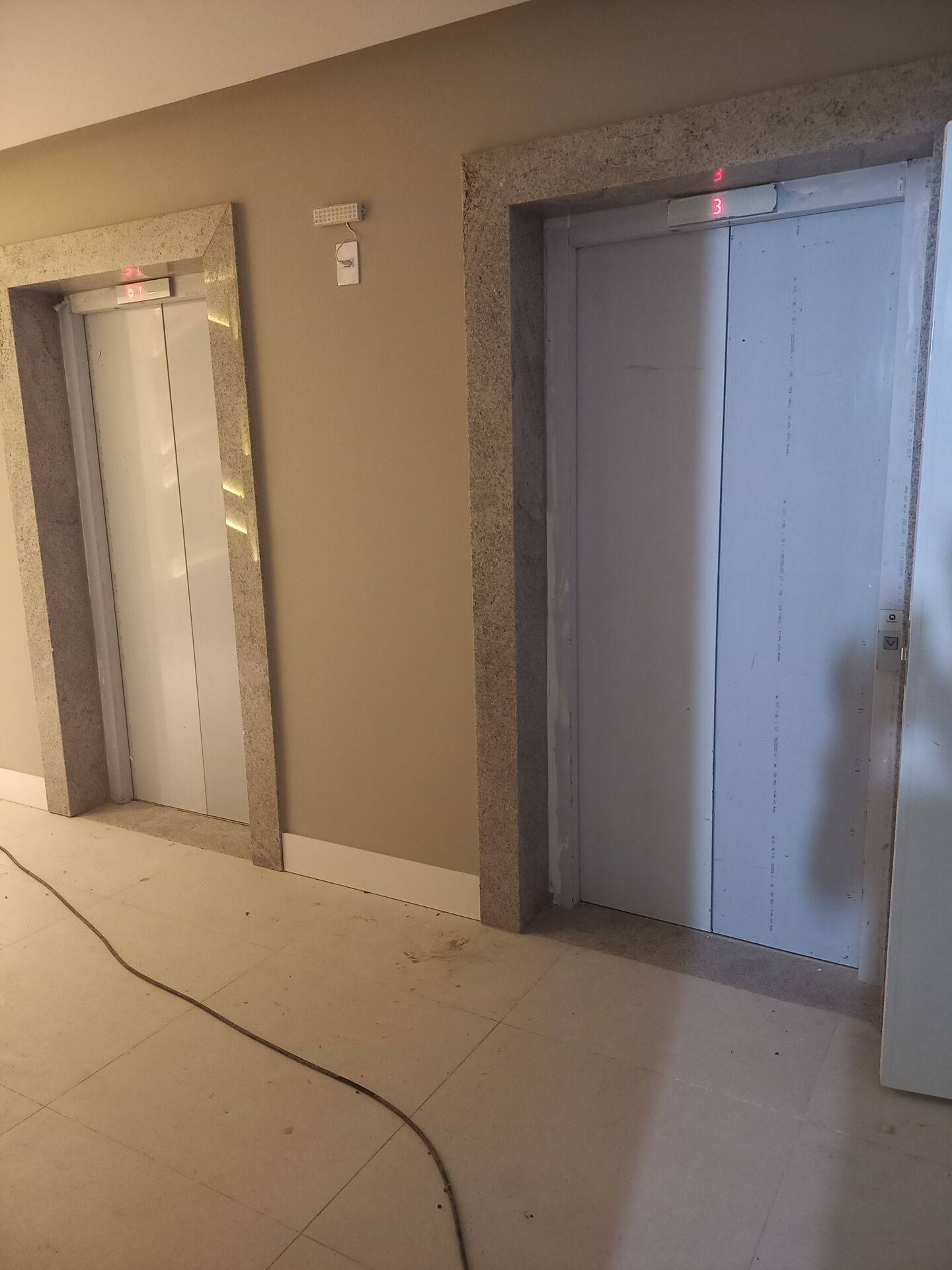 Apartamento à venda com 3 quartos, 91m² - Foto 2