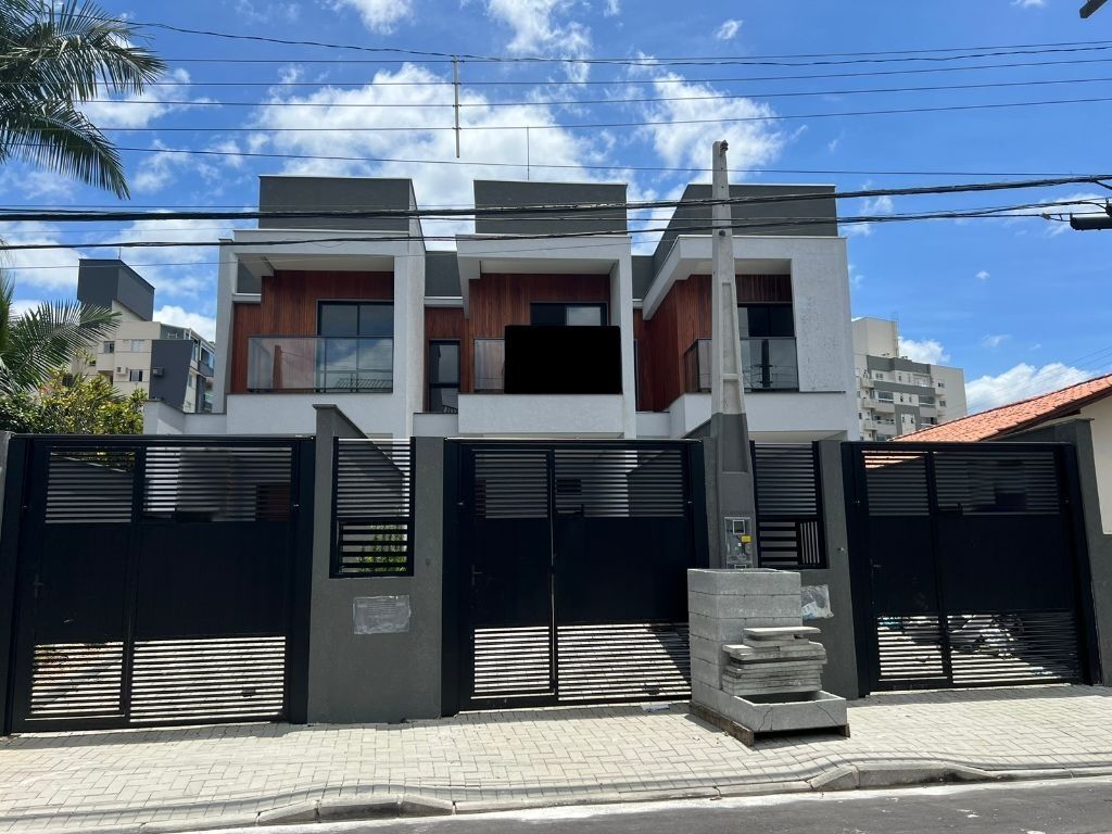 Sobrado à venda com 3 quartos, 124m² - Foto 1