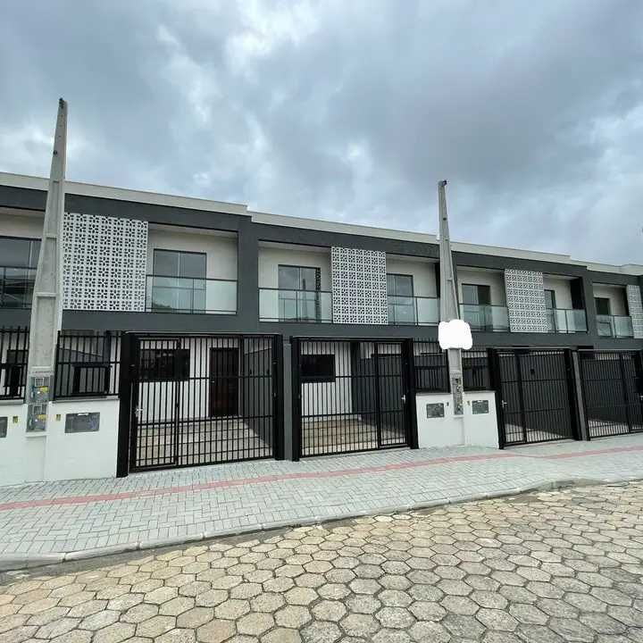 Sobrado à venda com 2 quartos, 74m² - Foto 1