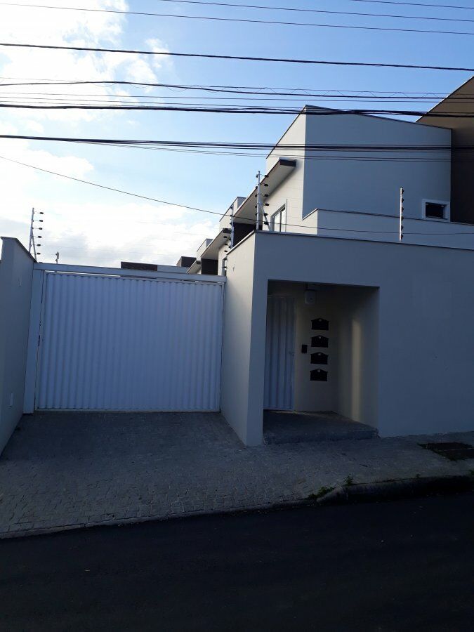 Sobrado à venda com 3 quartos, 155m² - Foto 1