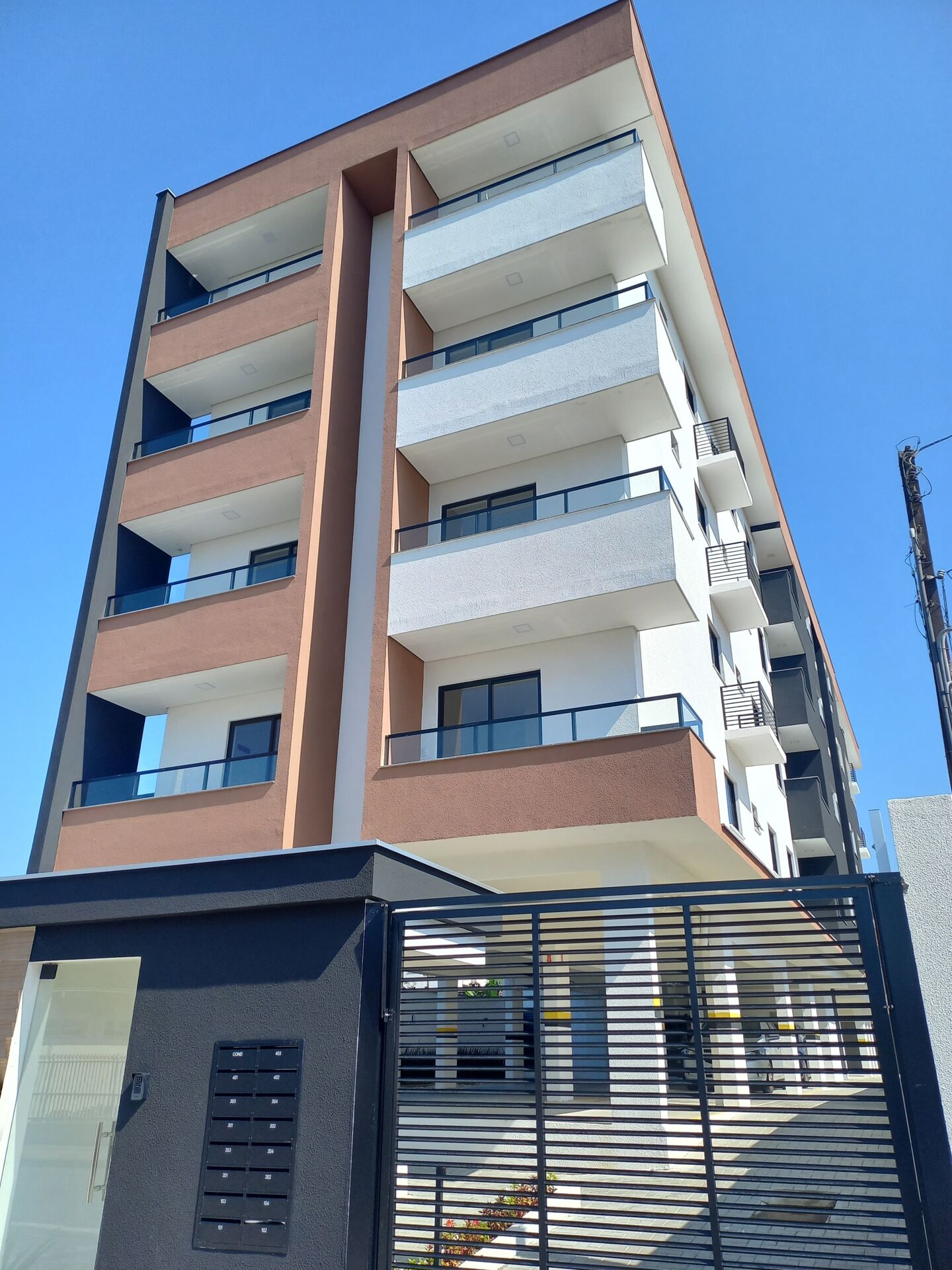 Apartamento à venda com 2 quartos, 64m² - Foto 1