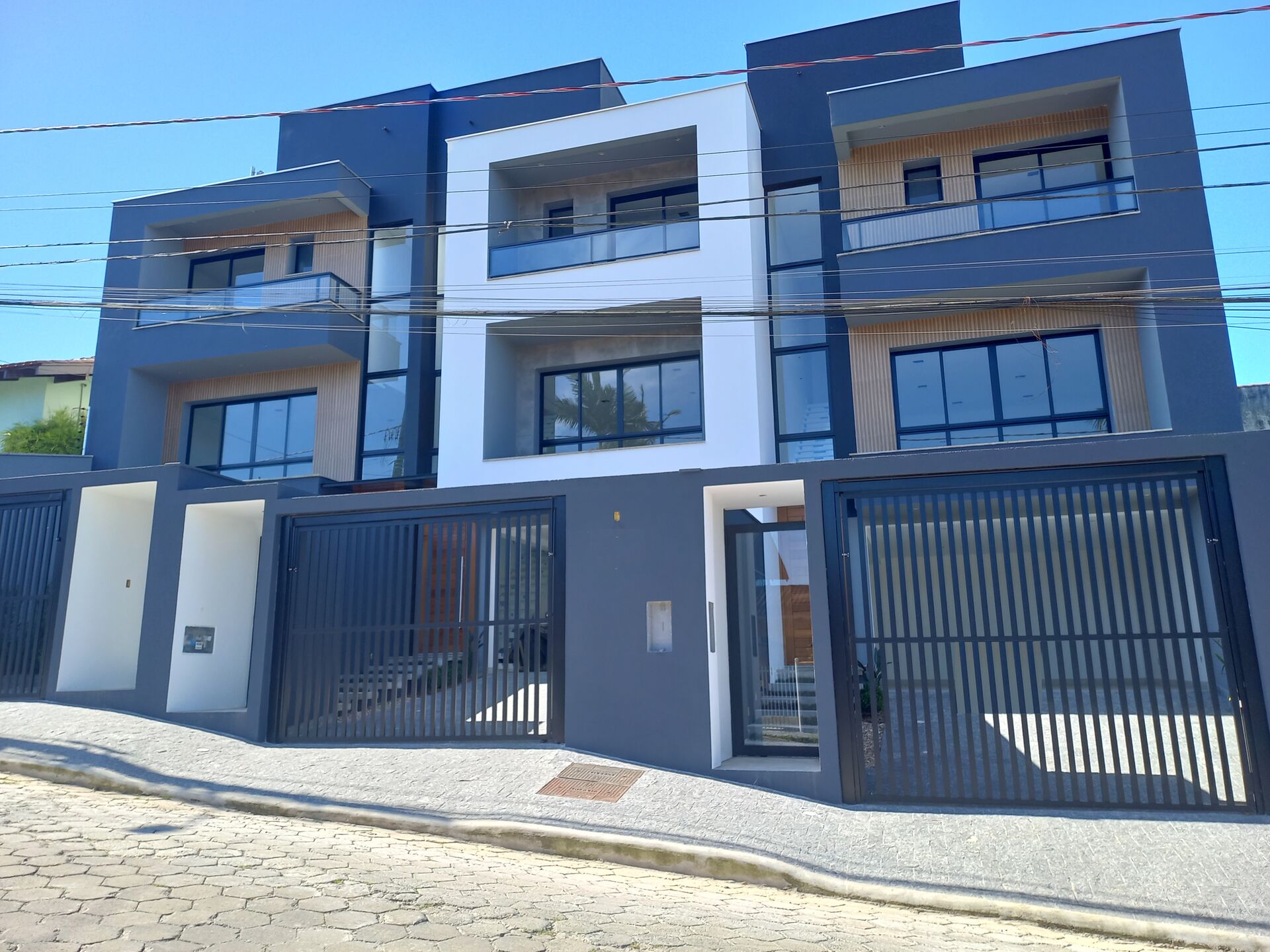 Sobrado à venda com 3 quartos, 177m² - Foto 1